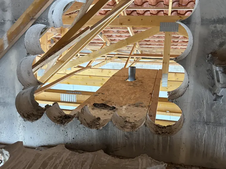 Ouverture réalisée par carottages jointifs dans un double voile béton sous charpente à Saint-Rémy-de-Provence