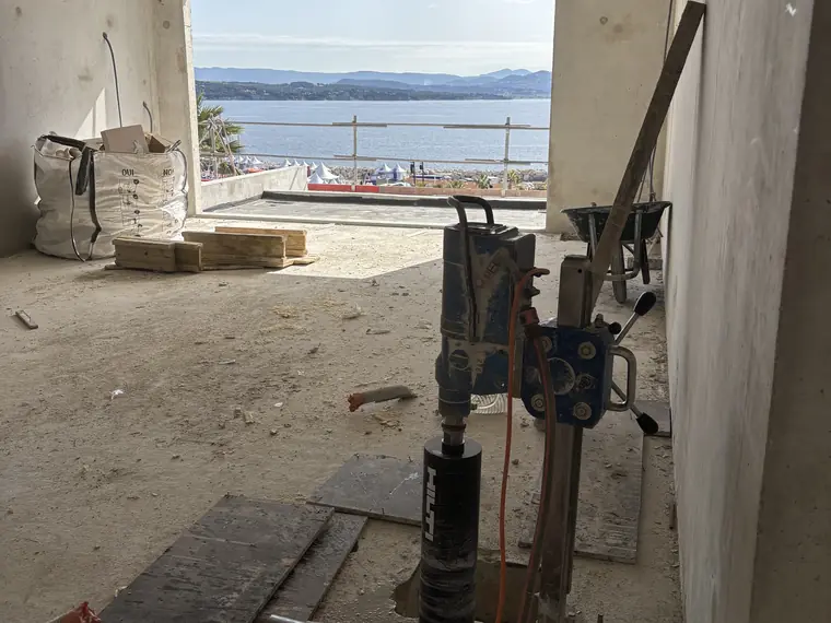 Carottage béton réalisé par MANZALCO sur un chantier à La Ciotat